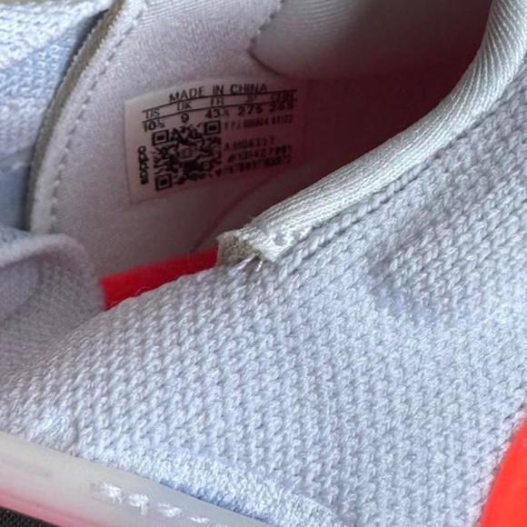 Athletic_Shoes
